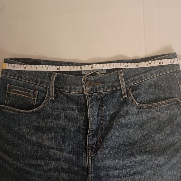 Levi’s Western Medium Wash Denim 10" Inseam Shorts Women’s Size 12 - Picture 11 of 16